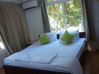 Hotel Batuta Maldives Surf View Thulusdhoo Exterior foto